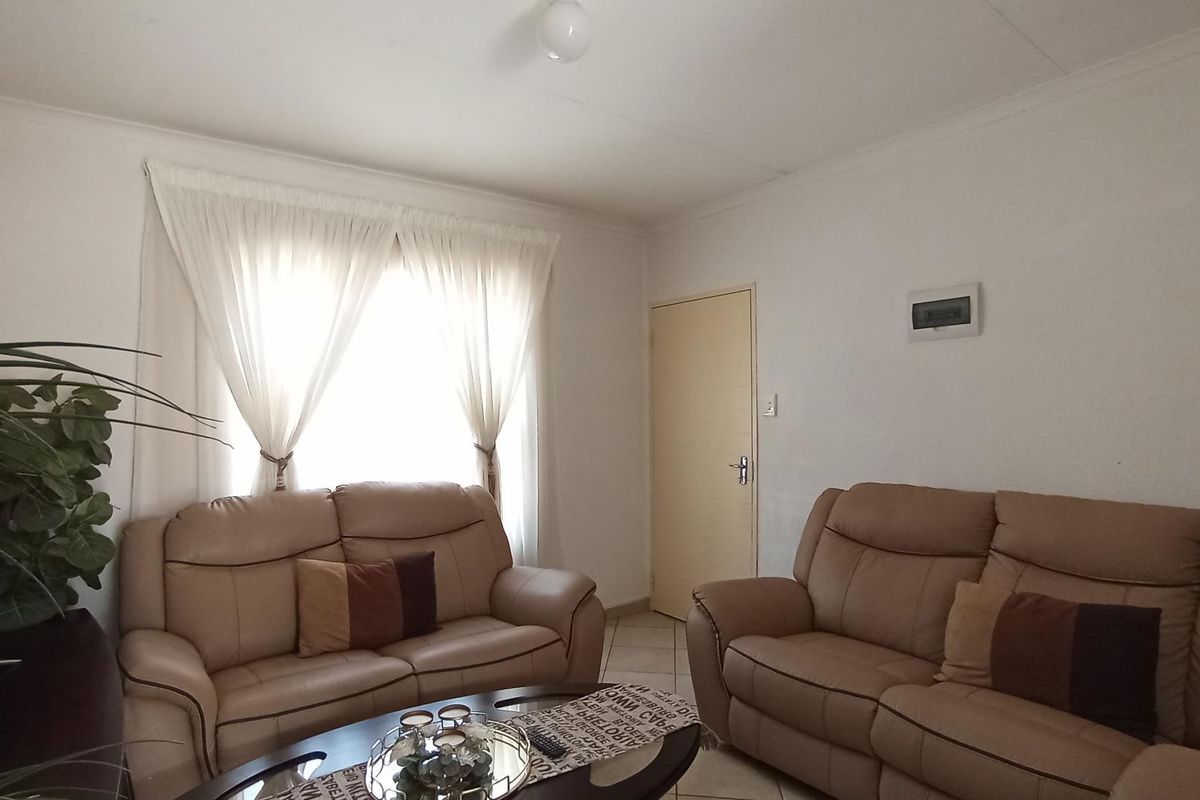 House For Sale in Vanderbijlpark - Photo 4