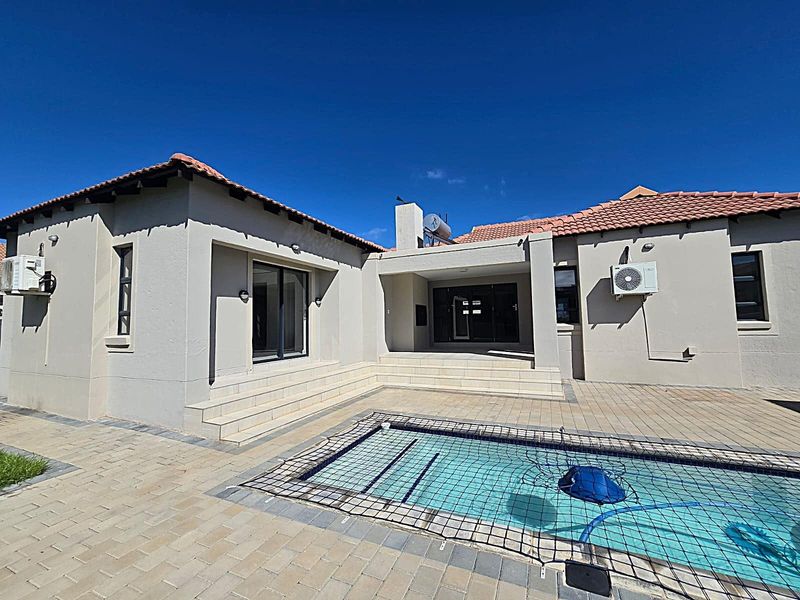 Luxury Bushveld Living Meets Modern Family Comfort in Pebble Rock Golf Estate - Photo 2