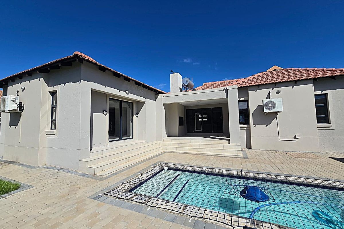 Luxury Bushveld Living Meets Modern Family Comfort in Pebble Rock Golf Estate - Photo 2