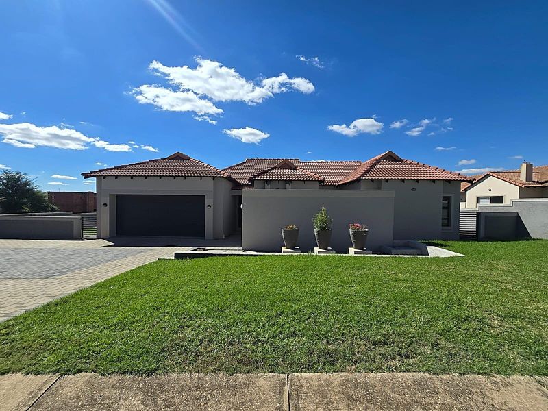 Luxury Bushveld Living Meets Modern Family Comfort in Pebble Rock Golf Estate - Photo 3