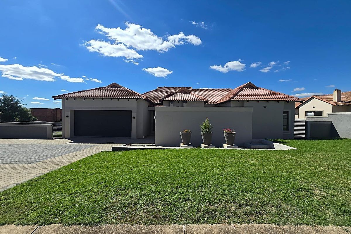 Luxury Bushveld Living Meets Modern Family Comfort in Pebble Rock Golf Estate - Photo 3