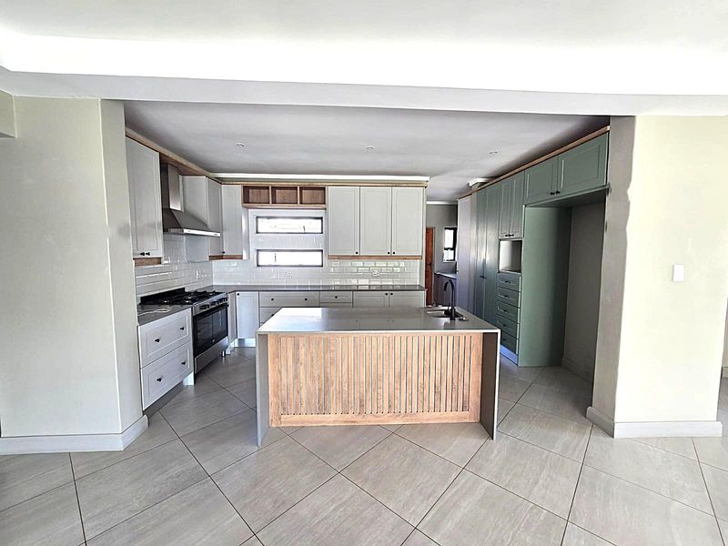 Luxury Bushveld Living Meets Modern Family Comfort in Pebble Rock Golf Estate - Photo 10