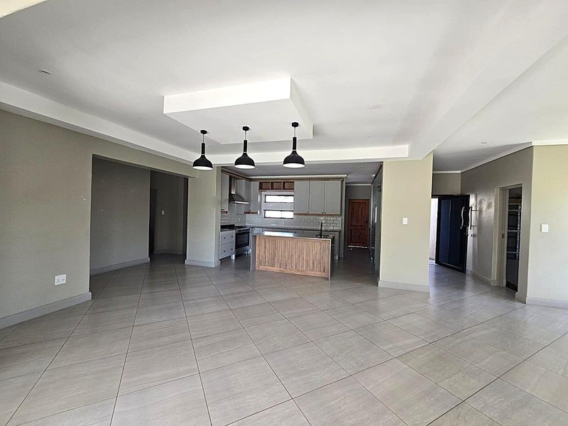 Luxury Bushveld Living Meets Modern Family Comfort in Pebble Rock Golf Estate - Photo 7