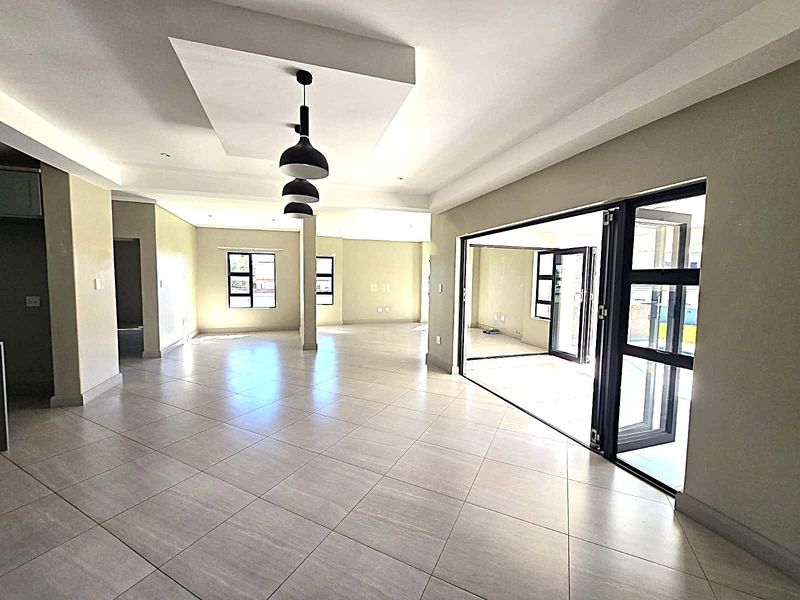 Luxury Bushveld Living Meets Modern Family Comfort in Pebble Rock Golf Estate - Photo 5