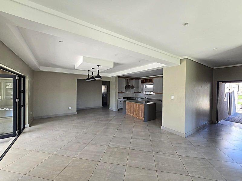 Luxury Bushveld Living Meets Modern Family Comfort in Pebble Rock Golf Estate - Photo 4