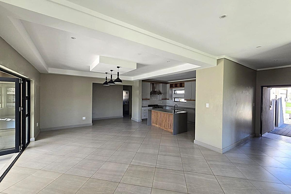 Luxury Bushveld Living Meets Modern Family Comfort in Pebble Rock Golf Estate - Photo 4