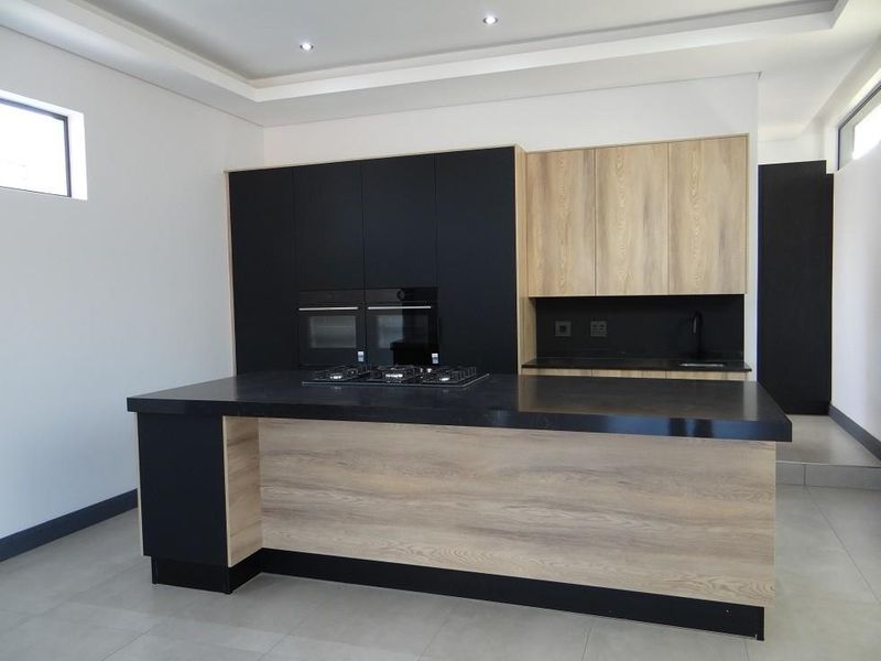 5 Bedroom House For Sale in Fountainbrook Estate, Midstream Estate, Centurion - Photo 9