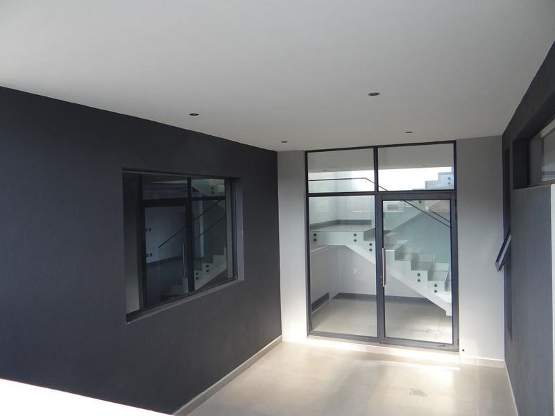 5 Bedroom House For Sale in Fountainbrook Estate, Midstream Estate, Centurion - Photo 4