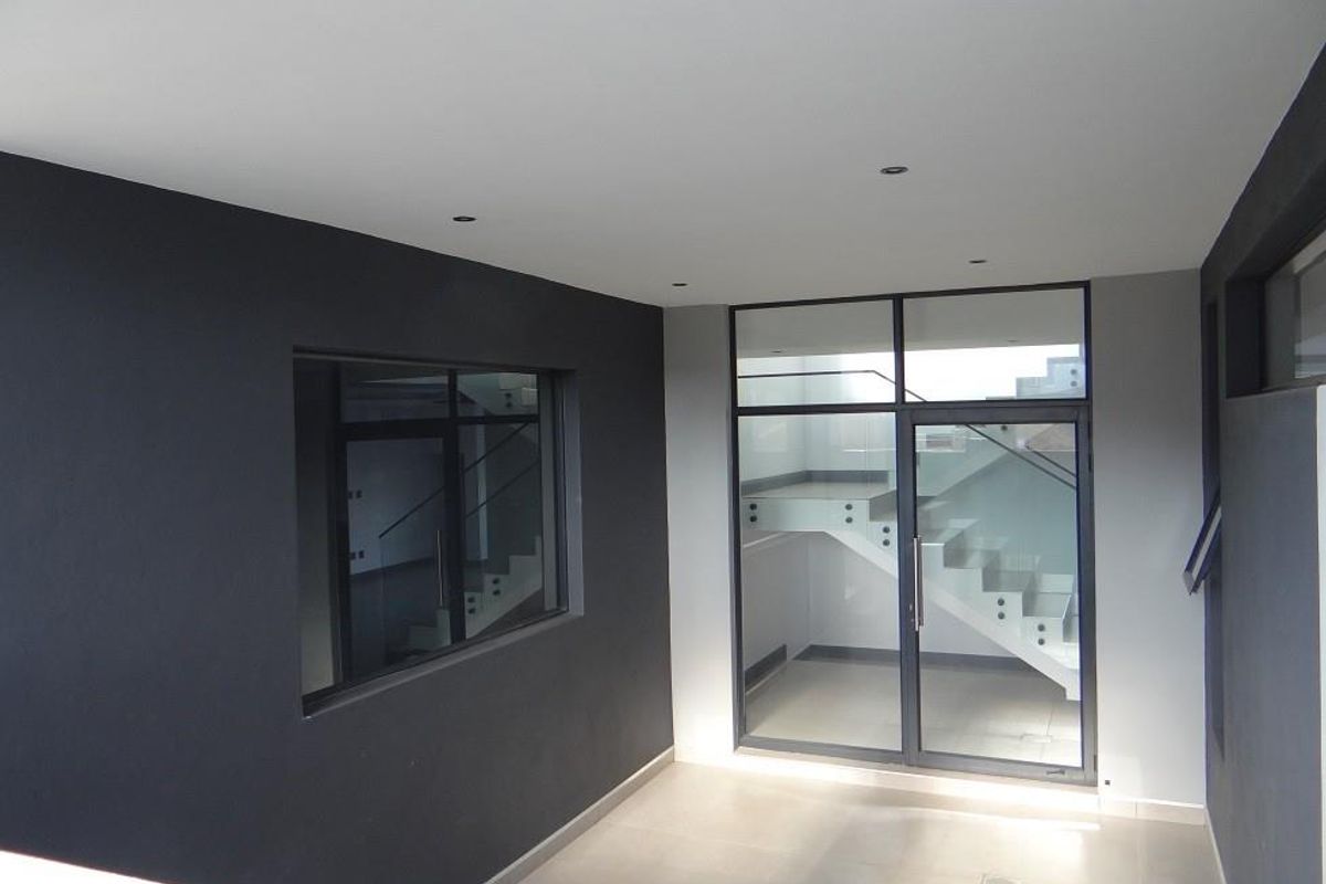 5 Bedroom House For Sale in Fountainbrook Estate, Midstream Estate, Centurion - Photo 4