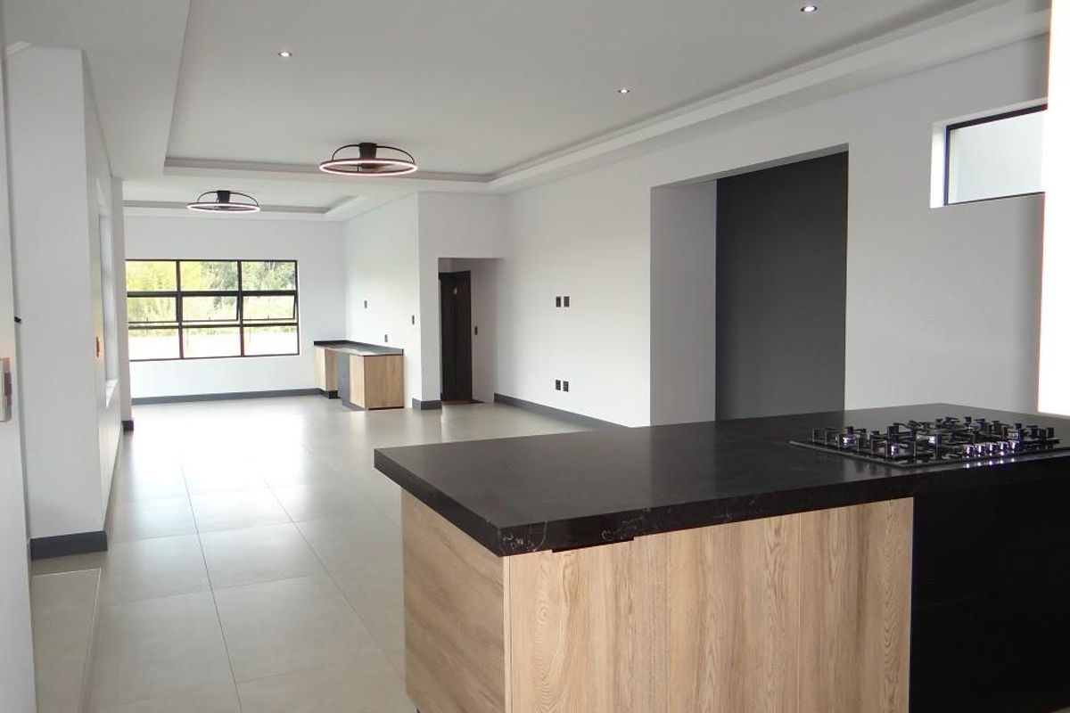 5 Bedroom House For Sale in Fountainbrook Estate, Midstream Estate, Centurion - Photo 3