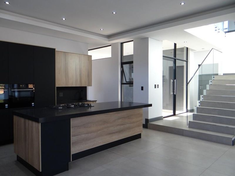 5 Bedroom House For Sale in Fountainbrook Estate, Midstream Estate, Centurion - Photo 2
