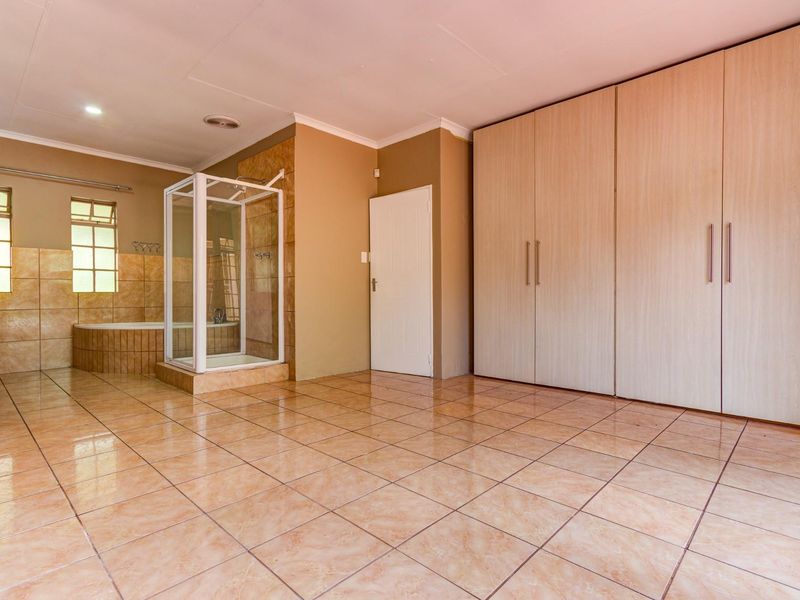 House For Sale in Glen Marais, Kempton Park - Photo 10