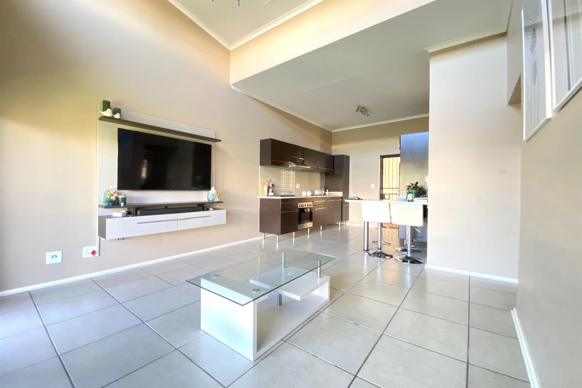 Apartment For Sale in Greenstone Hill, Edenvale - Photo 4