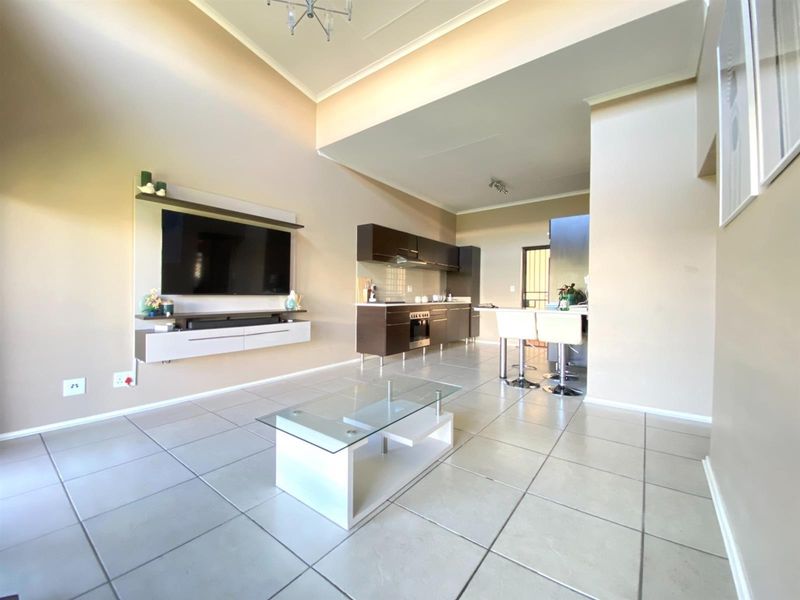 Apartment For Sale in Greenstone Hill, Edenvale - Photo 4