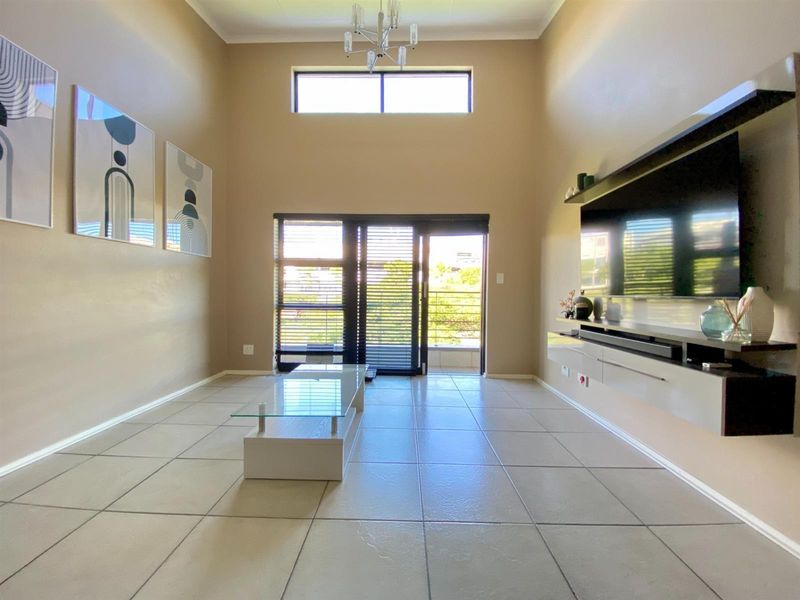 Apartment For Sale in Greenstone Hill, Edenvale - Photo 2