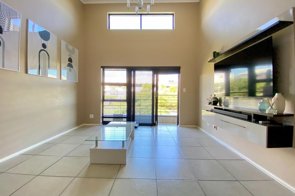 Apartment For Sale in Greenstone Hill, Edenvale - Photo 2