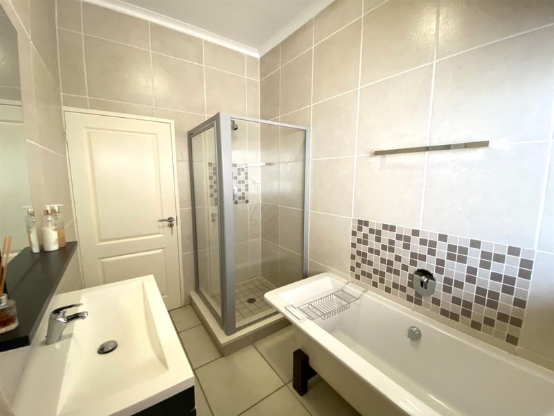 Apartment For Sale in Greenstone Hill, Edenvale - Photo 6