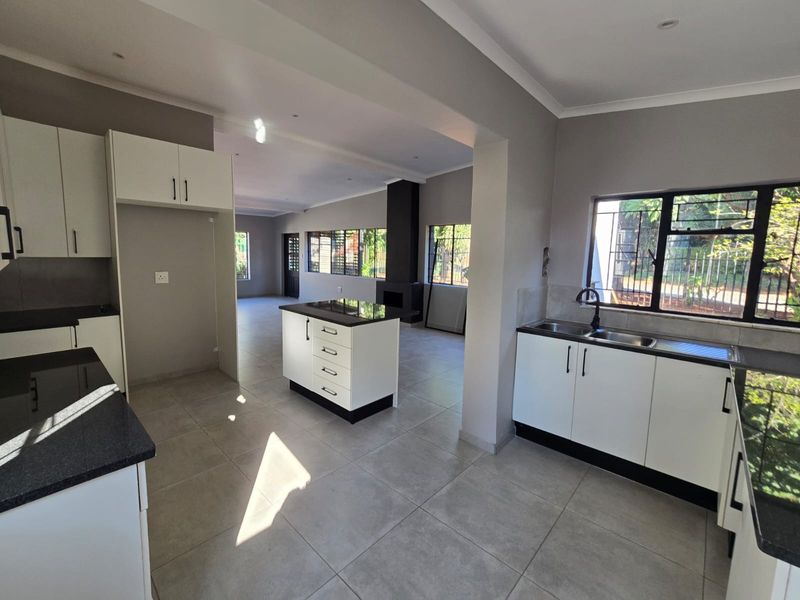House For Sale in Sinoville, Pretoria - Photo 3