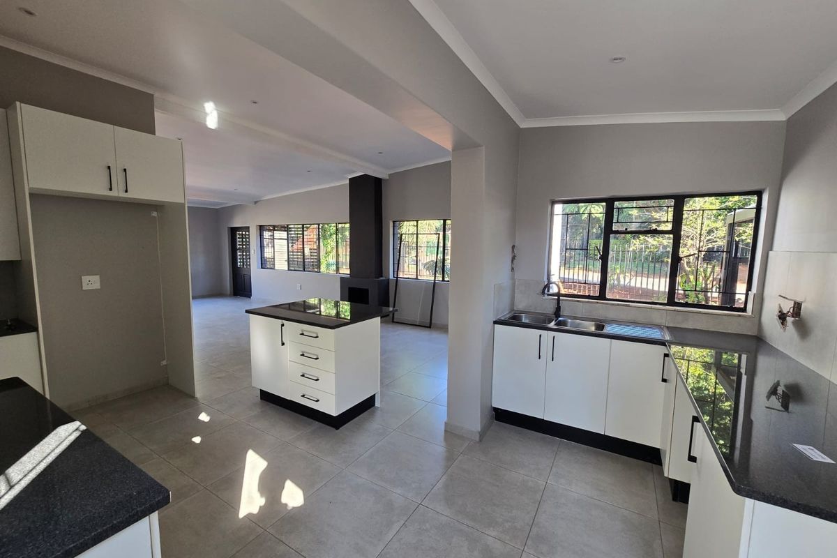 House For Sale in Sinoville, Pretoria - Photo 4