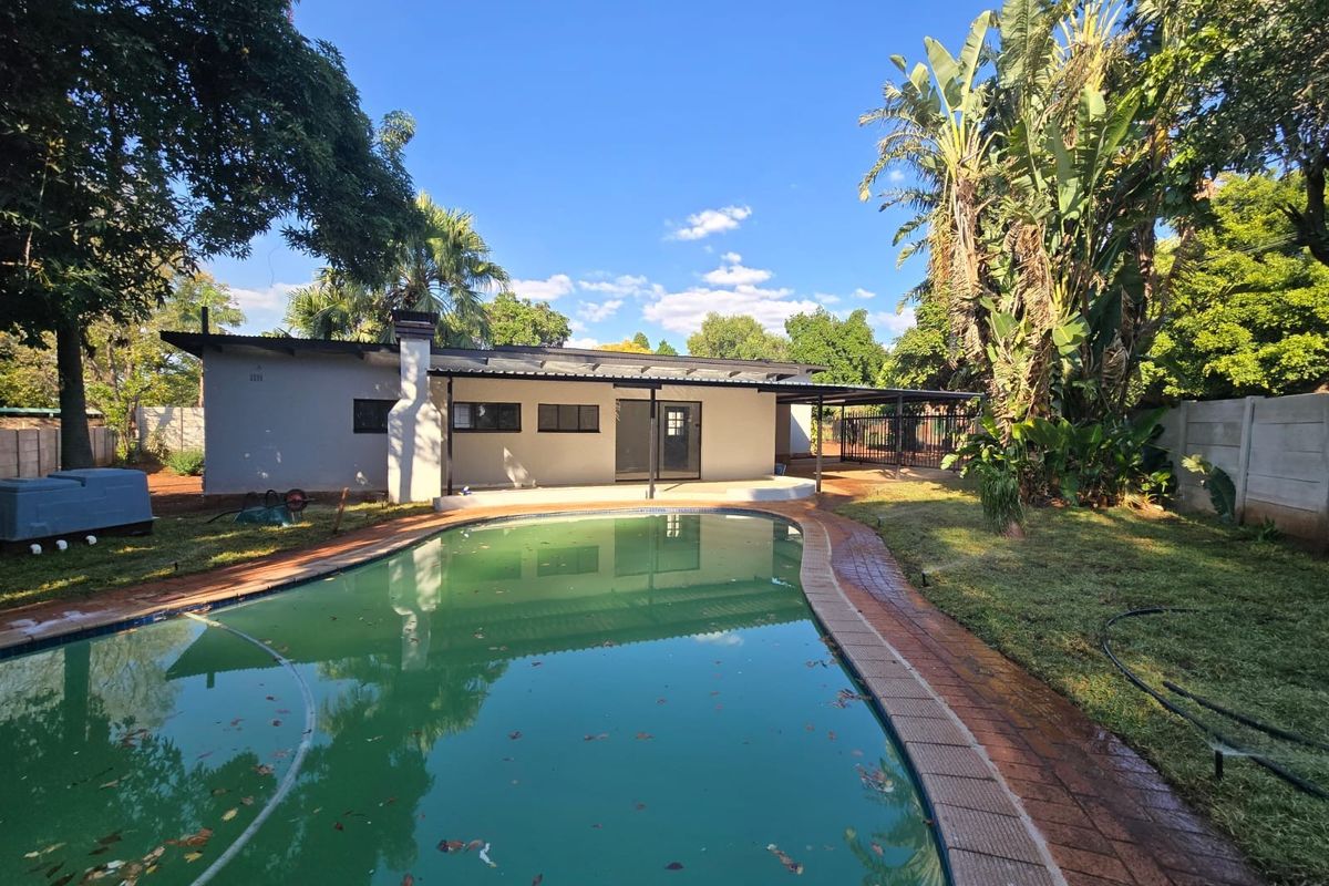 House For Sale in Sinoville, Pretoria - Photo 2