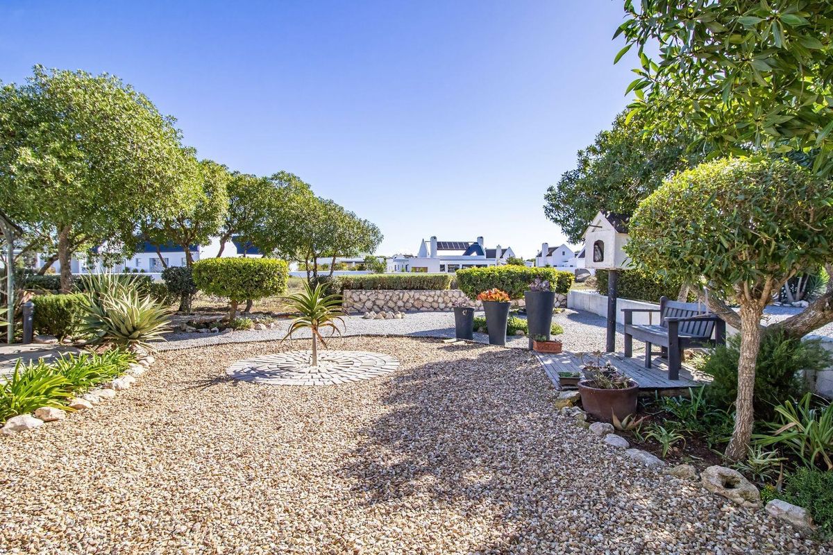 Exceptional Coastal Property with 4 Income-Generating Units Near the Beach - Photo 3