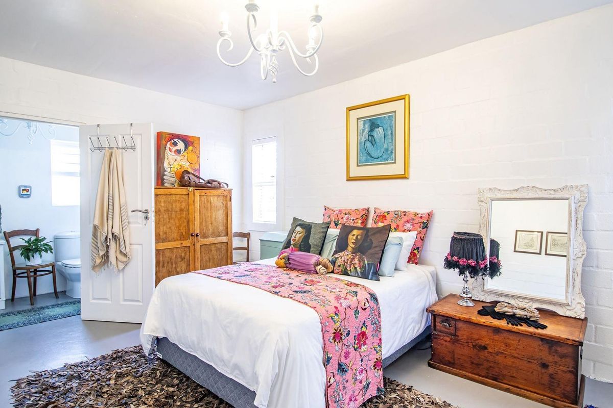 Exceptional Coastal Property with 4 Income-Generating Units Near the Beach - Photo 4