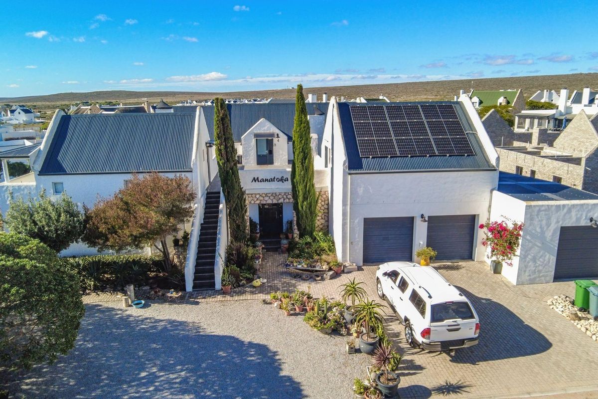 Exceptional Coastal Property with 4 Income-Generating Units Near the Beach - Photo 2