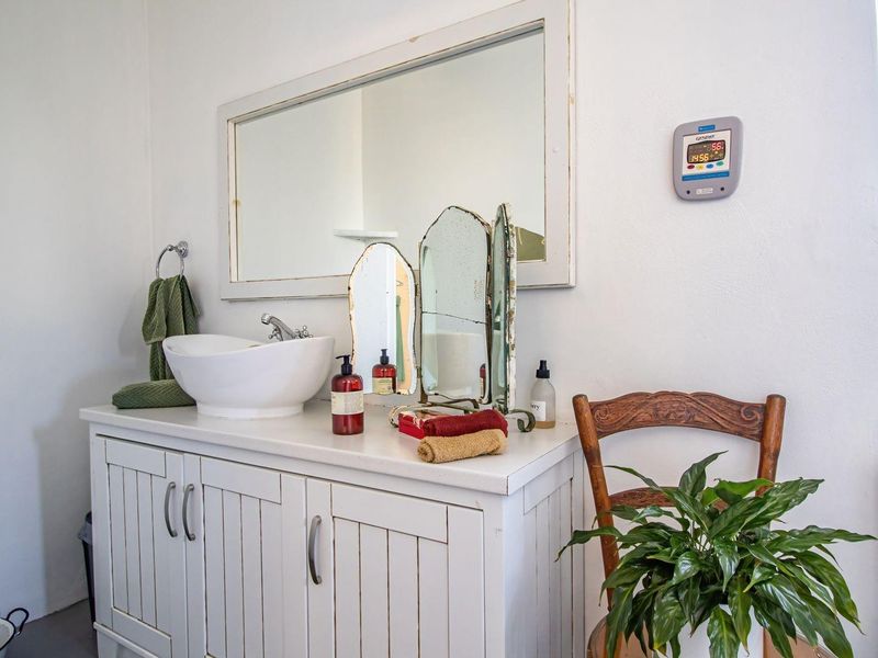 Exceptional Coastal Property with 4 Income-Generating Units Near the Beach - Photo 6