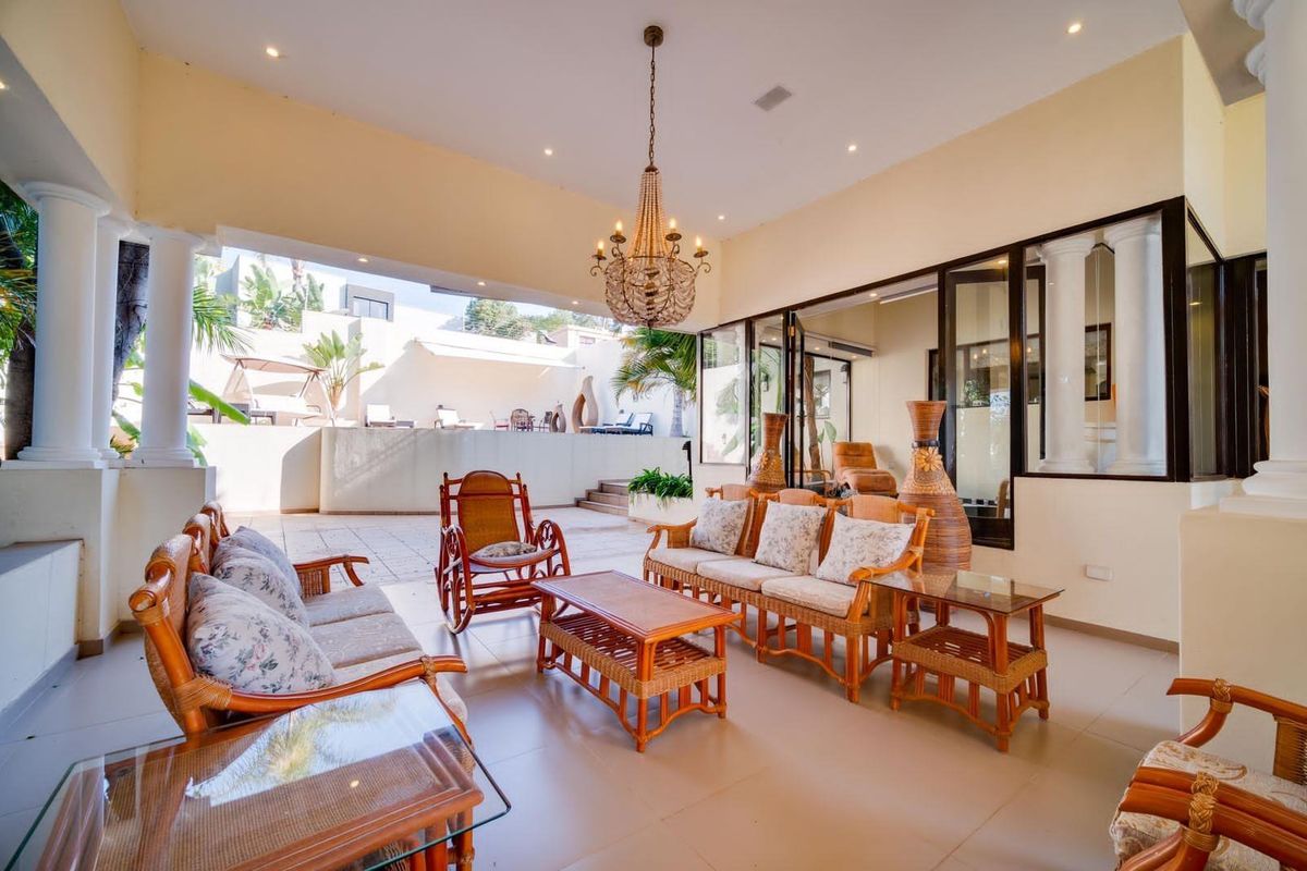 House For Sale in Waterkloof, Pretoria - Photo 2