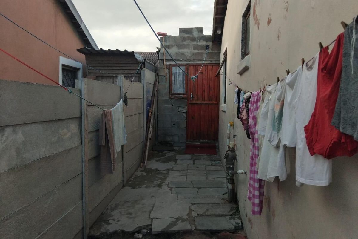 3 Bedroom House For Sale in Tafelsig ( Cash only ) - Photo 2
