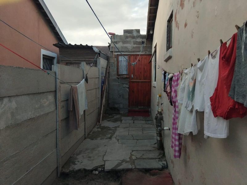 3 Bedroom House For Sale in Tafelsig ( Cash only ) - Photo 2