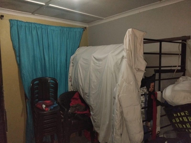 3 Bedroom House For Sale in Tafelsig ( Cash only ) - Photo 10