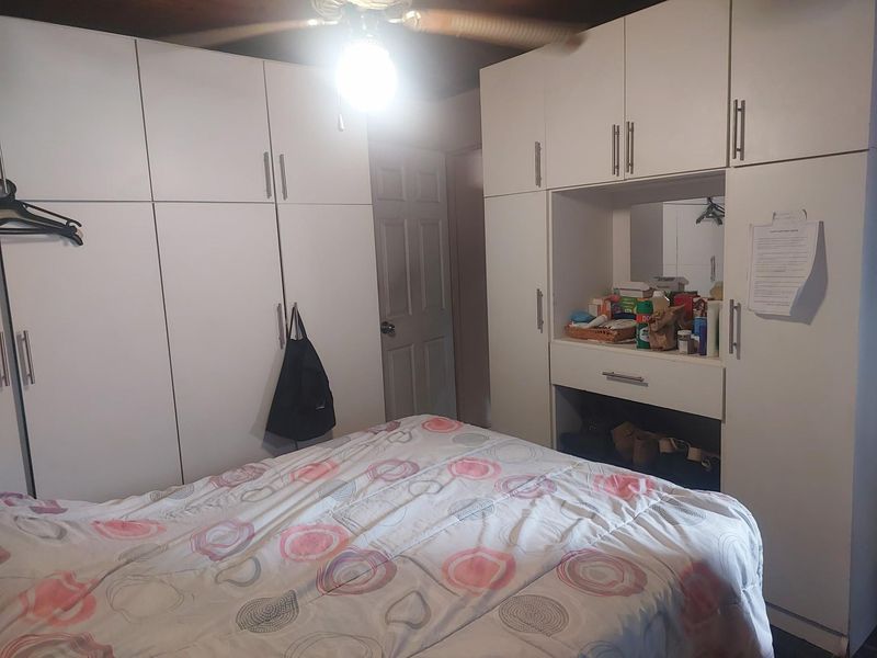 3 Bedroom Home with 2 flatlets - Photo 10