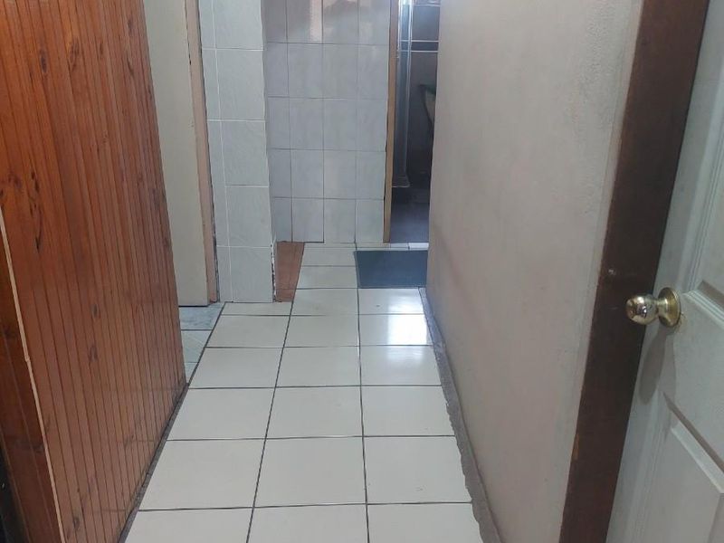 3 Bedroom Home with 2 flatlets - Photo 5