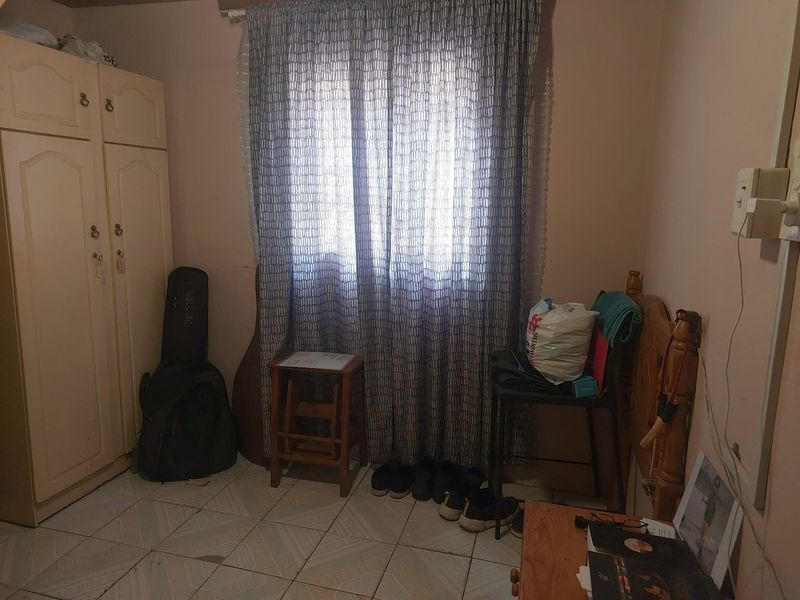 3 Bedroom Home with 2 flatlets - Photo 8