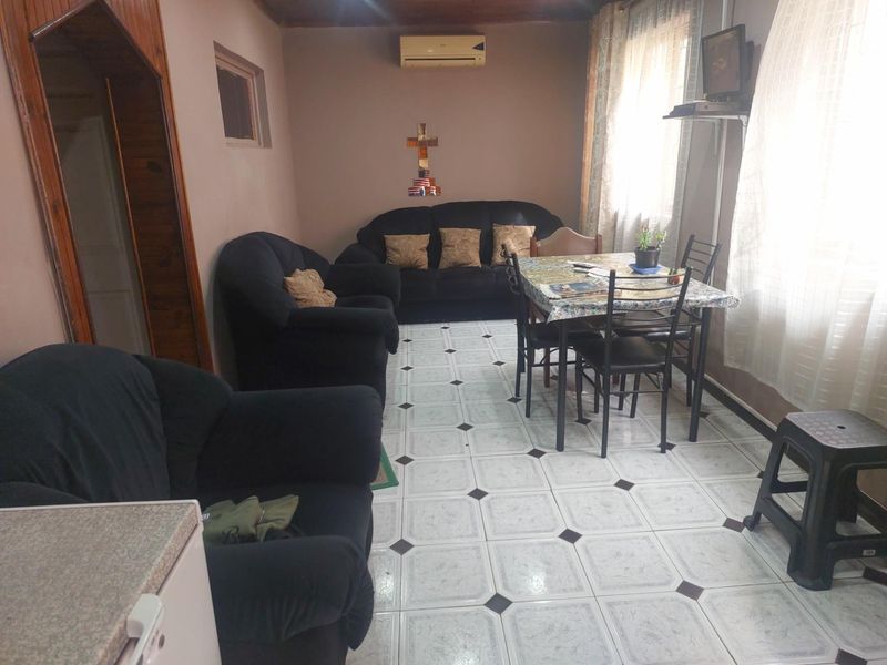 3 Bedroom Home with 2 flatlets - Photo 4