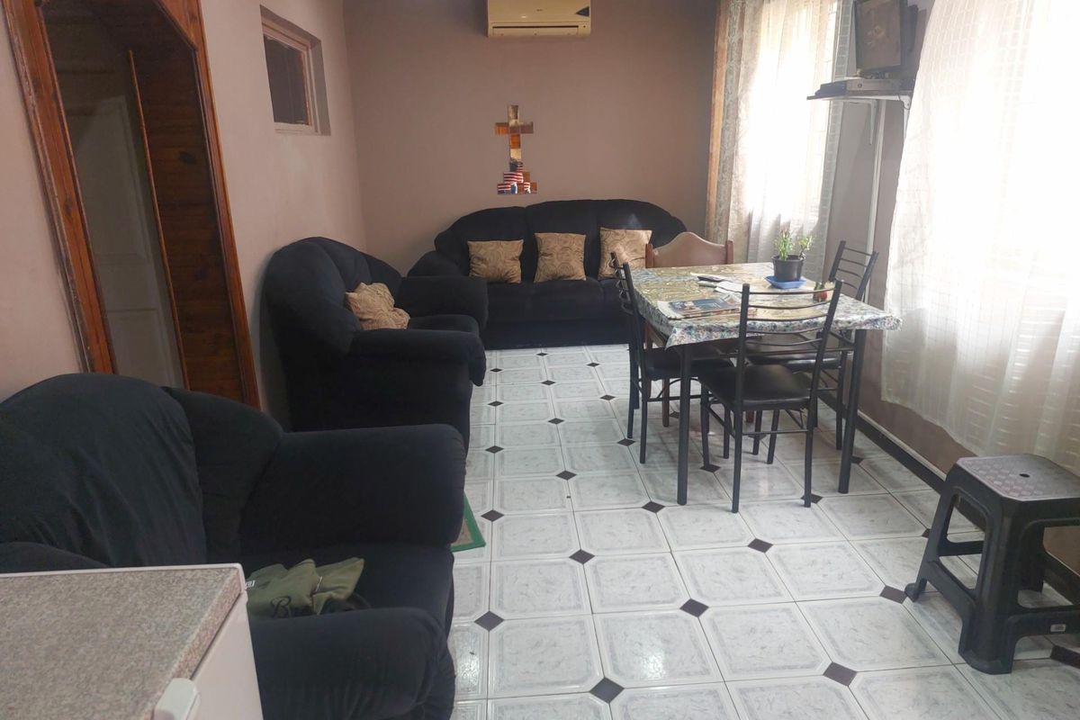 3 Bedroom Home with 2 flatlets - Photo 4