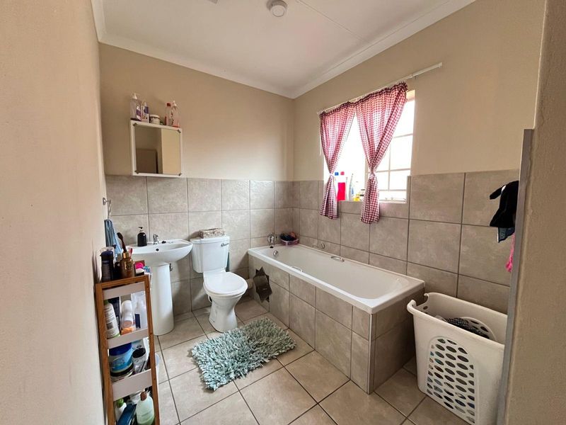 House To Rent in Rooihuiskraal North, Centurion - Photo 6