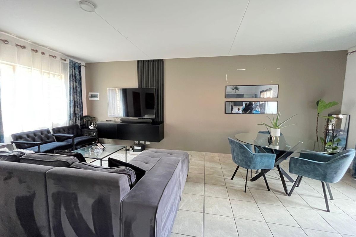 House To Rent in Rooihuiskraal North, Centurion - Photo 2