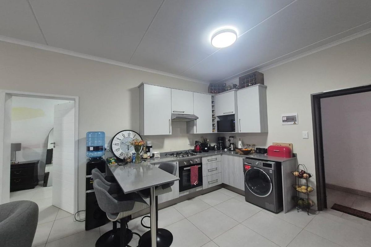 Apartment To Rent in Carlswald, Midrand - Photo 2