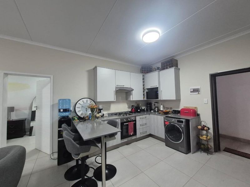 Apartment To Rent in Carlswald, Midrand - Photo 2