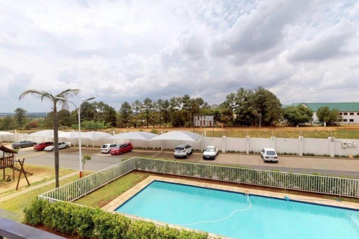 Apartment For Sale in Carlswald, Midrand - Photo 3