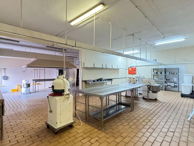 1,400m2 Commercial Property To Let in Epping Industrial, Cape Town. - Photo 6