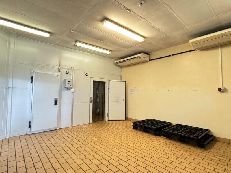 1,400m2 Commercial Property To Let in Epping Industrial, Cape Town. - Photo 4