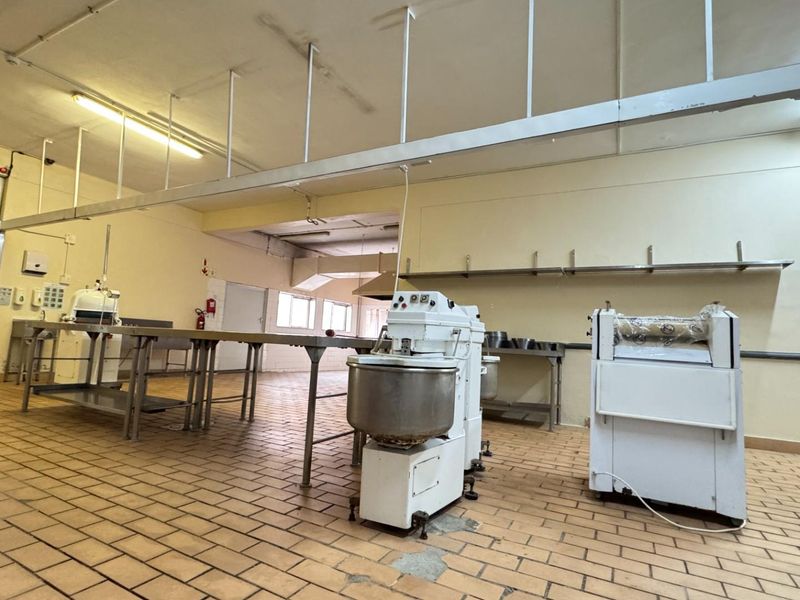 1,400m2 Commercial Property To Let in Epping Industrial, Cape Town. - Photo 5