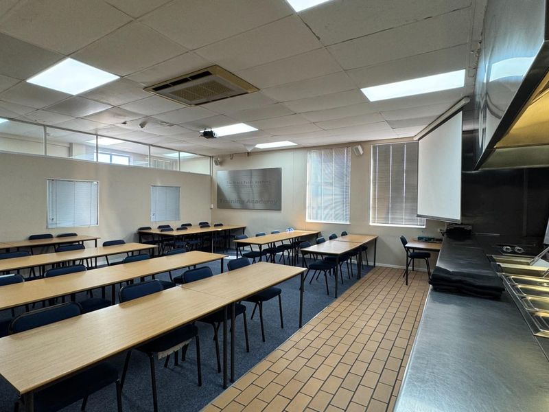 1,400m2 Commercial Property To Let in Epping Industrial, Cape Town. - Photo 3