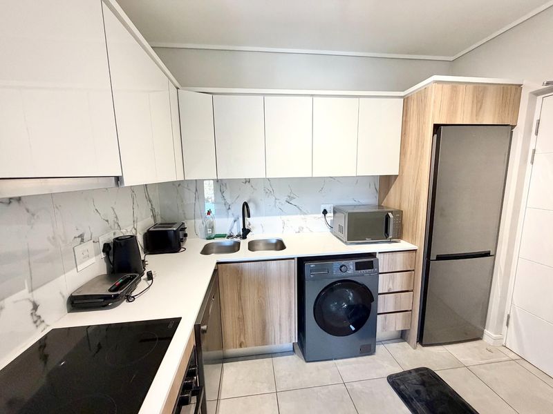 1 Bed - 1 Bath Fully Furnished Apartment with Small Balcony To Rent in Waterfall, Midrand - Photo 8