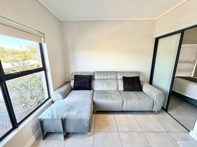 1 Bed - 1 Bath Fully Furnished Apartment with Small Balcony To Rent in Waterfall, Midrand - Photo 5