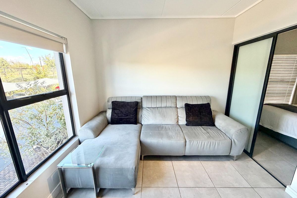 1 Bed - 1 Bath Fully Furnished Apartment with Small Balcony To Rent in Waterfall, Midrand - Photo 5