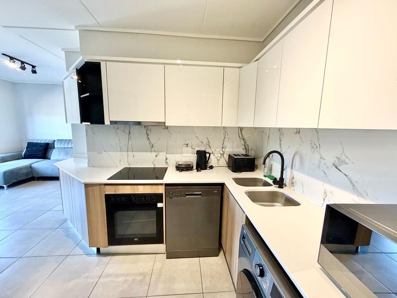 1 Bed - 1 Bath Fully Furnished Apartment with Small Balcony To Rent in Waterfall, Midrand - Photo 7